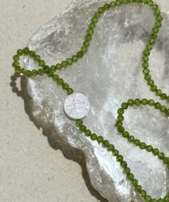 Colar Crisólita - Peridoto facetada 2,5mm - Medalha de São Bento madrepérola